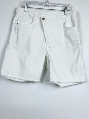Zara
White Denim Cut-Off Shorts.